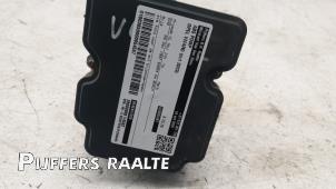 ABS-pump från en Opel Vivaro 2.0 Diesel 145 2023