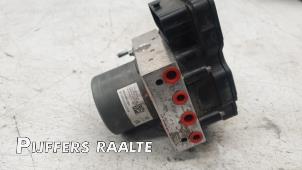 ABS-pump från en Opel Vivaro 2.0 Diesel 145 2023