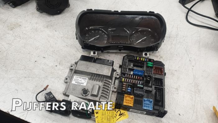 Used Ignition lock + computer Opel Vivaro 2.0 Diesel 145 Price € 484,00 Inclusive VAT offered by Pijffers B.V. Raalte
