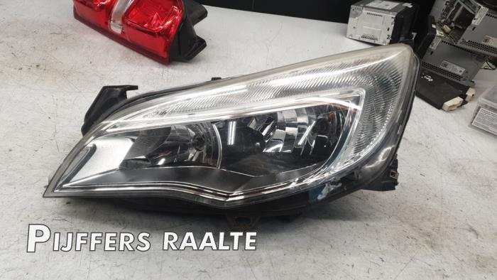 Używane Reflektor lewy Opel Astra J Sports Tourer (PD8/PE8/PF8) 1.4 Turbo 16V Cena € 90,75 Z VAT oferowane przez Pijffers B.V. Raalte