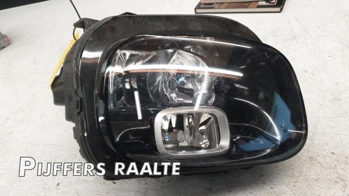 Używane Reflektor prawy Citroen C3 Aircross I (2C/2R) 1.2 PureTech 82 Cena € 242,00 Z VAT oferowane przez Pijffers B.V. Raalte