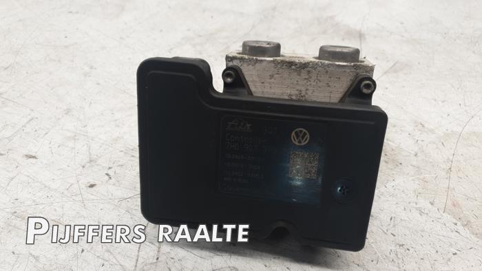 Usagé Pompe ABS Volkswagen Transporter T5 2.5 TDi Prix € 544,50 Prix TTC proposé par Pijffers B.V. Raalte