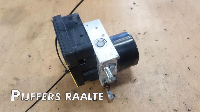 Begagnade ABS-pump Opel Agila (B) 1.0 12V Pris € 302,50 Inklusive moms erbjuds av Pijffers B.V. Raalte