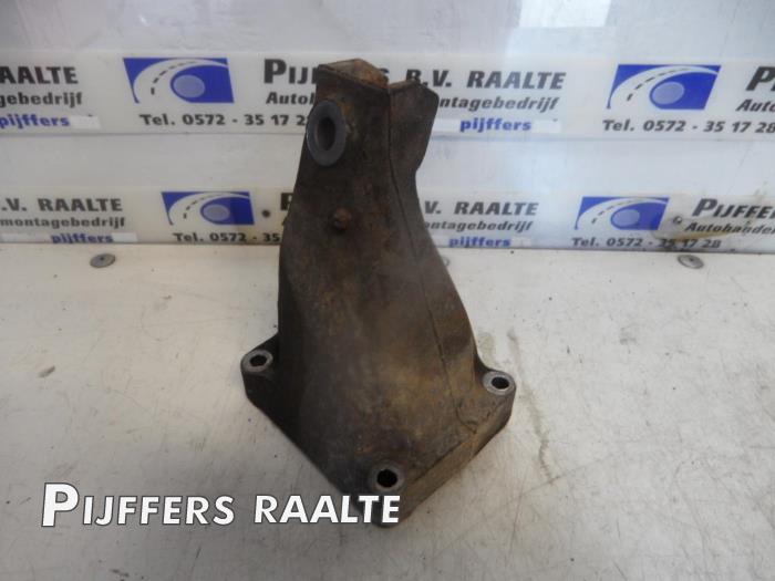 Used Engine mount Mercedes Sprinter 2t (901/902) 216 CDI 20V Price € 25,00 Margin scheme offered by Pijffers B.V. Raalte