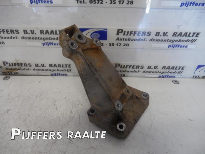 Used Engine mount Mercedes Sprinter 2t (901/902) 216 CDI 20V Price € 25,00 Margin scheme offered by Pijffers B.V. Raalte