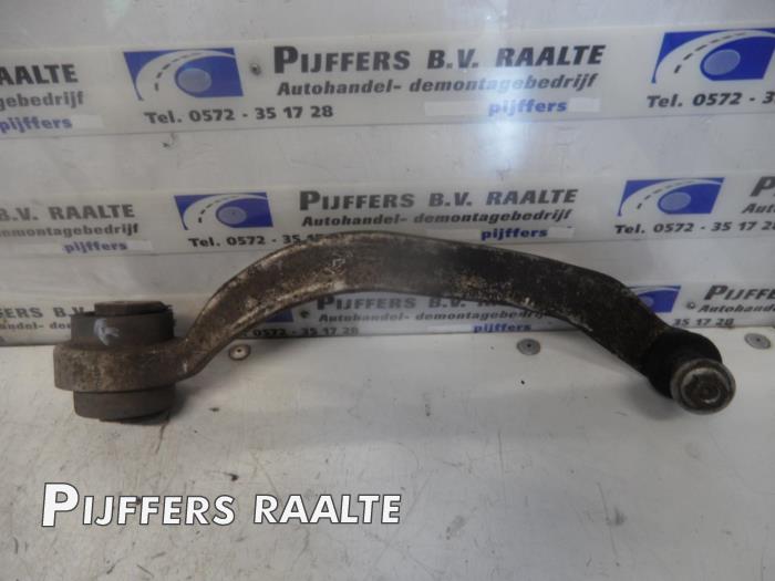 Front lower wishbone, right from a Audi A4 Avant (B6) 2.4 V6 30V 2004