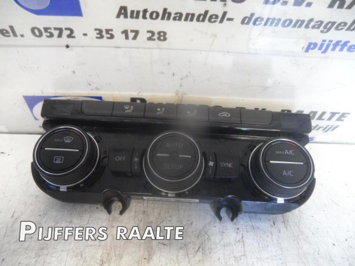 Panel Climatronic de un Volkswagen Golf VII (AUA) 1.2 TSI BlueMotion 16V 2013