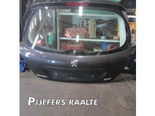 Używane Tylna klapa Peugeot 207/207+ (WA/WC/WM) 1.4 16V Cena € 175,00 Procedura marży oferowane przez Pijffers B.V. Raalte