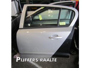 Usados Puerta de 4 puertas izquierda detrás Opel Astra H (L48) Precio € 100,00 Norma de margen ofrecido por Pijffers B.V. Raalte