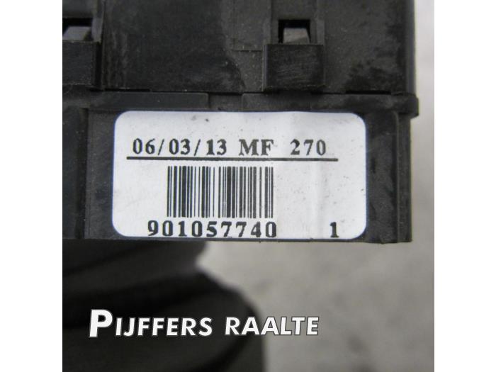 Interruptor de limpiaparabrisas de un Opel Vivaro 2.0 CDTI 2007