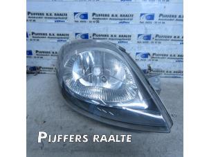 Used Headlight, right Nissan Primastar 1.9 dCi 100 Price € 40,00 Margin scheme offered by Pijffers B.V. Raalte