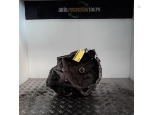 Used Gearbox Renault Twingo (C06) 1.2 16V Price € 100,00 Margin scheme offered by Autorecycling Joure B.V.