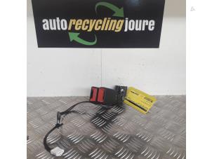 Used Rear seatbelt buckle, centre Peugeot 308 (L3/L8/LB/LH/LP) 1.6 BlueHDi 120 Price € 34,99 Margin scheme offered by Autorecycling Joure B.V.