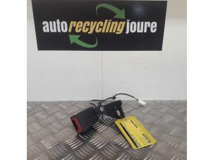 Used Rear seatbelt buckle, right Peugeot 308 (L3/L8/LB/LH/LP) 1.6 BlueHDi 120 Price € 30,00 Margin scheme offered by Autorecycling Joure B.V.
