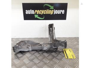 Used Front wishbone support, left Seat Leon (1P1) 1.9 TDI 105 Price € 30,00 Margin scheme offered by Autorecycling Joure B.V.
