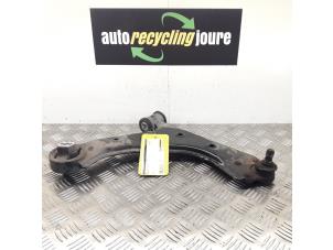 Usagé Bras de suspension avant droit Peugeot Bipper (AA) 1.3 HDI Prix € 30,00 Règlement à la marge proposé par Autorecycling Joure B.V.