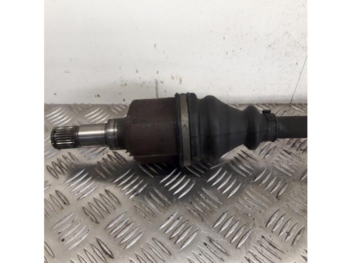 Front drive shaft, left from a Ford Focus 2 Wagon 2.0 TDCi 16V 2006