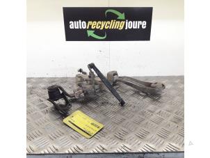Used Gear-change mechanism Opel Combo (Corsa C) 1.7 DI 16V Price € 30,00 Margin scheme offered by Autorecycling Joure B.V.