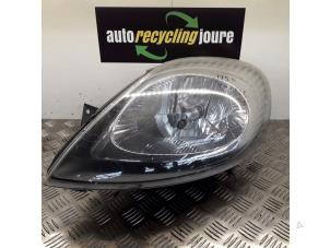 Used Headlight, left Renault Trafic New (JL) 1.9 dCi 82 16V Price € 45,00 Margin scheme offered by Autorecycling Joure B.V.