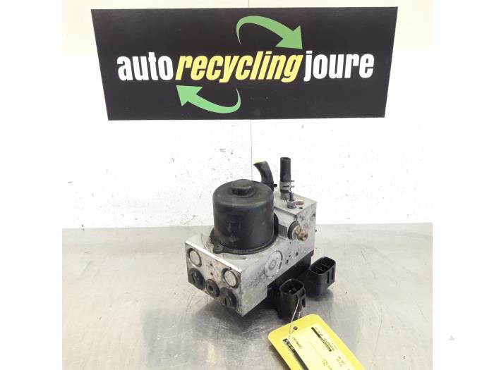 Usagé Pompe ABS Lexus IS (E2) 300 3.0 V6 24V VVT-i Prix € 29,99 Règlement à la marge proposé par Autorecycling Joure B.V.