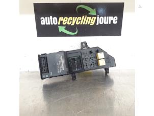 Used Fuse box Opel Signum (F48) 2.2 DTI 16V Price € 60,00 Margin scheme offered by Autorecycling Joure B.V.