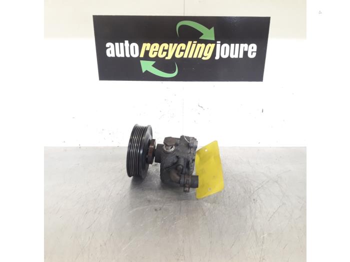 Power steering pump from a Seat Leon (1M1) 1.6 16V 2003
