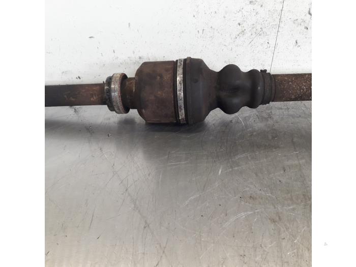 Front drive shaft, right from a Peugeot 407 (6D) 1.6 HDi 16V 2005