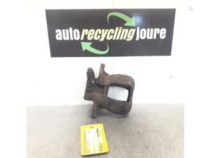 Used Front brake calliper, left Peugeot 407 (6D) 1.6 HDi 16V Price € 30,00 Margin scheme offered by Autorecycling Joure B.V.