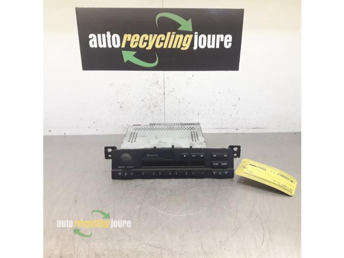 Używane Radio/Kasety BMW 3 serie Touring (E46/3) 320d 16V Cena € 35,00 Procedura marży oferowane przez Autorecycling Joure B.V.
