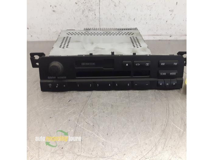 Radio/cassette player from a BMW 3 serie Touring (E46/3) 320d 16V 2002