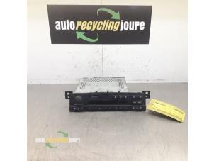 Usagé Radio/Cassette BMW 3 serie Touring (E46/3) 320d 16V Prix € 35,00 Règlement à la marge proposé par Autorecycling Joure B.V.