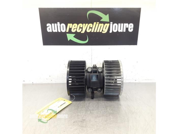 Heating and ventilation fan motor from a BMW 3 serie Touring (E46/3) 330d 24V 2001