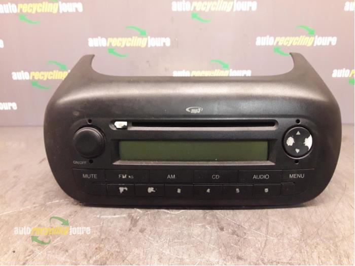 Reproductor de CD y radio de un Peugeot Bipper (AA) 1.4 HDi 2008