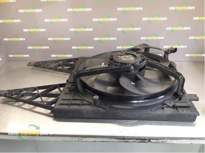 Cooling fans from a Volkswagen Polo IV (9N1/2/3) 1.9 TDI 100 2005
