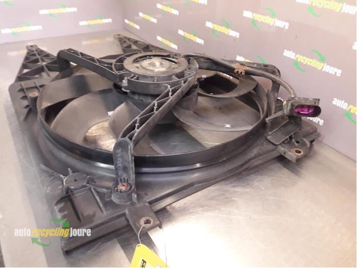 Cooling fans from a Volkswagen Polo IV (9N1/2/3) 1.9 TDI 100 2005