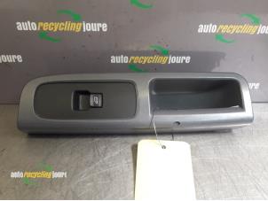Used Electric window switch Volvo V50 (MW) 2.0 D 16V Price € 10,00 Margin scheme offered by Autorecycling Joure B.V.