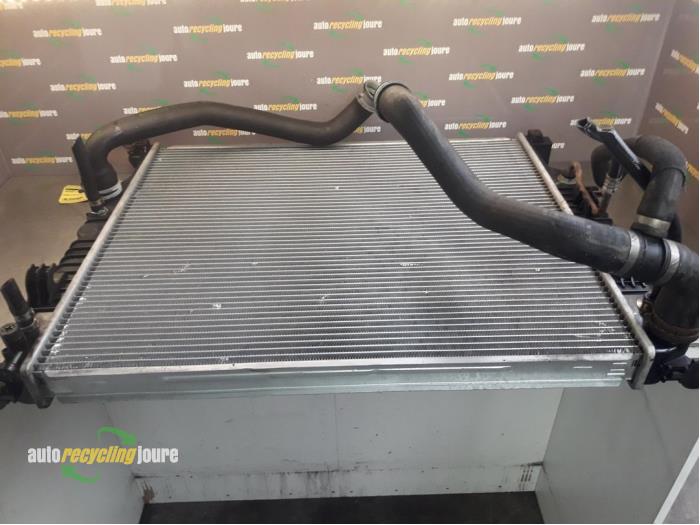 Used Radiator Mercedes R (W251) 3.5 350 V6 24V 4-Matic Price € 85,00 Margin scheme offered by Autorecycling Joure B.V.