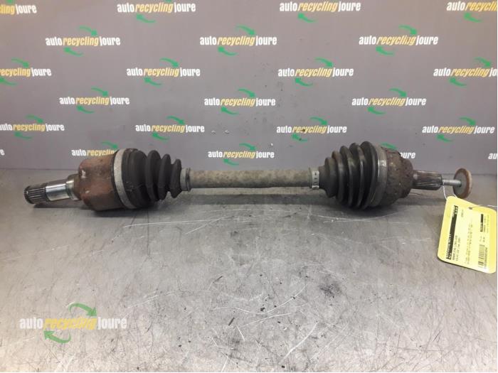 Usagé Arbre de transmission avant gauche Volvo C30 (EK/MK) 1.8 16V Prix € 45,00 Règlement à la marge proposé par Autorecycling Joure B.V.