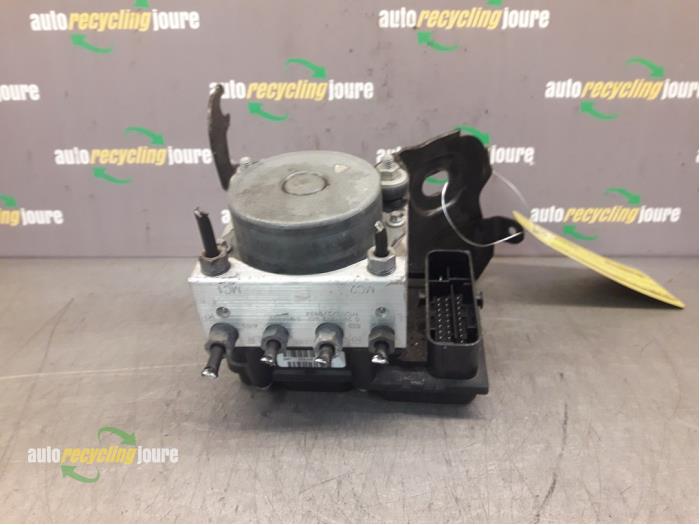Używane Pompa ABS Fiat Punto Evo (199) 1.3 JTD Multijet 85 16V Euro 5 Cena € 29,99 Procedura marży oferowane przez Autorecycling Joure B.V.