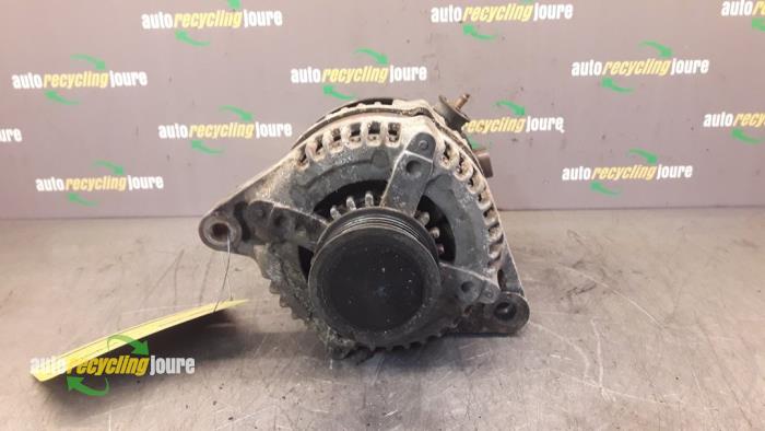 Dynamo from a Toyota Avensis Verso (M20) 2.0 D-4D 16V 2002