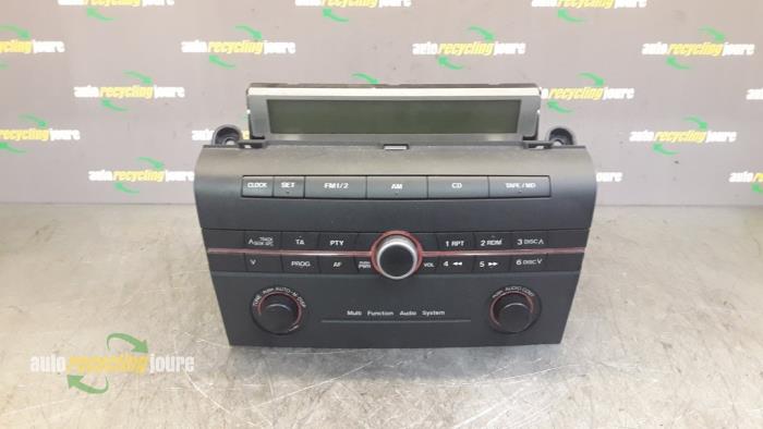 Radio from a Mazda 3 Sport (BK14) 1.3i 16V 2004