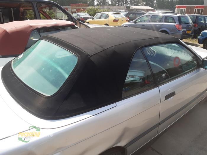 Używane Miekki dach cabrio BMW 3 serie (E36/2C) 320i 24V Cena na żądanie oferowane przez Autorecycling Joure B.V.