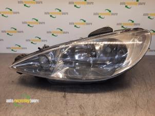 Used Headlight, left Peugeot 206 (2A/C/H/J/S) 1.4 HDi Price € 35,00 Margin scheme offered by Autorecycling Joure B.V.