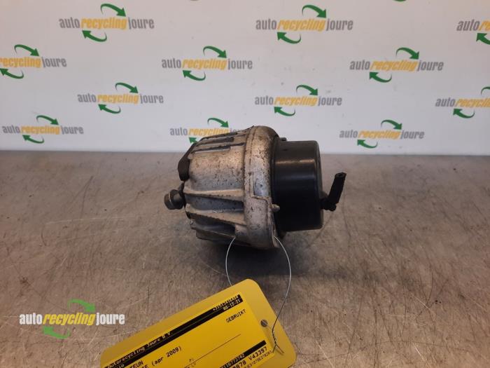 Engine mount from a BMW 1 serie (E87/87N) 116i 1.6 16V 2009