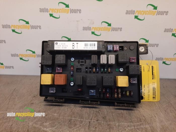 Fuse box Opel Astra H 1.4 16V Twinport 13145041 HELLA
