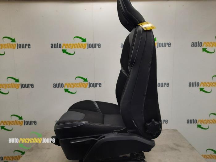 Seat, left from a Volvo V40 (MV) 1.6 D2 2013