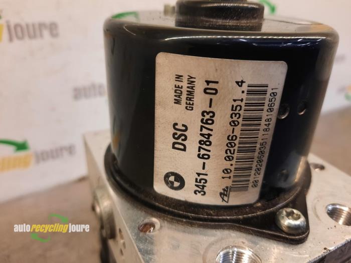 ABS pump from a BMW 3 serie Touring (E91) 318d 16V 2008
