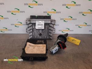 Usados Ordenador de gestión de motor Renault Twingo II (CN) 1.5 dCi 90 FAP Precio € 125,00 Norma de margen ofrecido por Autorecycling Joure B.V.