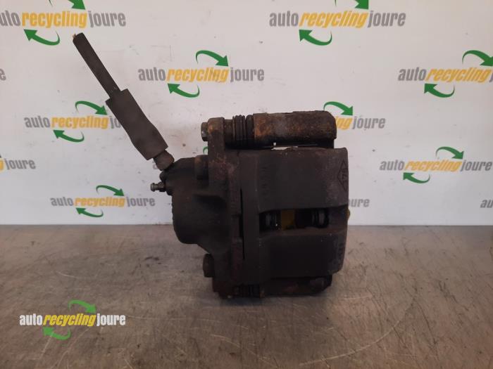 Front brake calliper, left from a Renault Twingo II (CN) 1.5 dCi 90 FAP 2011