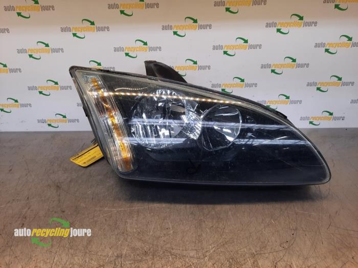 Headlights, right with part number 4M5113K060 stock